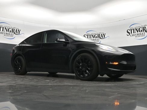 Used 2022 Tesla Model Y Long Range AWD/4WD image 26