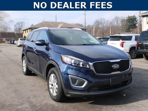 Used 2016 Kia Sorento LX image 2