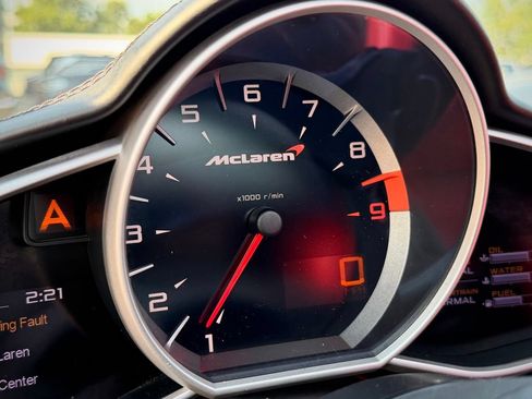 Used 2015 McLaren 650S Spider RWD image 40