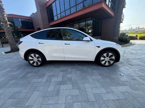 Used 2023 Tesla Model Y Long Range AWD/4WD image 8