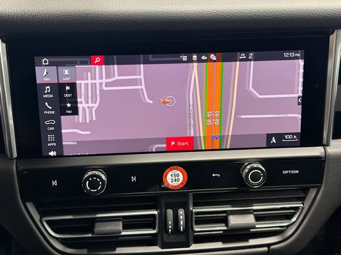 Certified 2025 Porsche Macan image 32