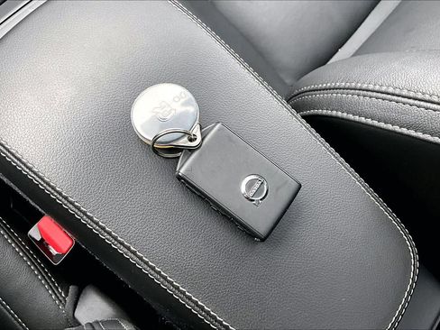 Used 2025 Volvo XC40 B5 Core w/ Protection Package Premier image 14