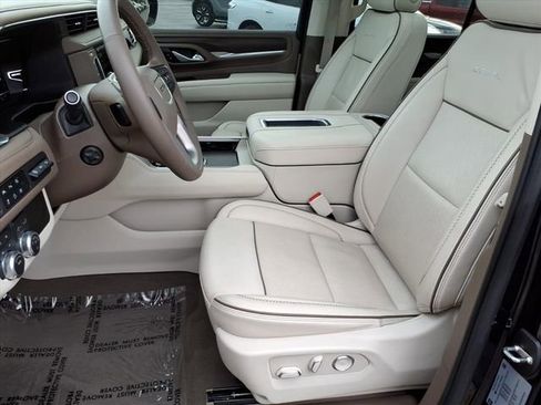 Used 2023 GMC Yukon Denali AWD/4WD image 5