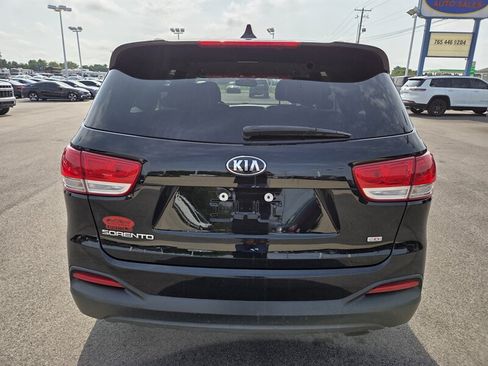 Used 2018 Kia Sorento FWD image 4