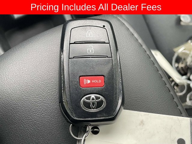 Used 2025 Toyota Corolla Cross XLE FWD image 32