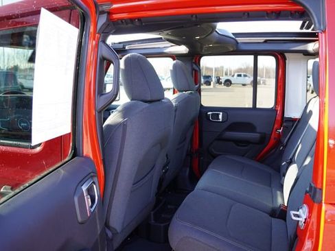 Certified 2025 Jeep Wrangler Unlimited Sahara w/ Safety Group AWD/4WD image 18