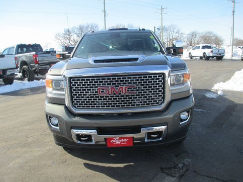 Used 2017 GMC Sierra 2500 Denali w/ Duramax Plus Package image 12