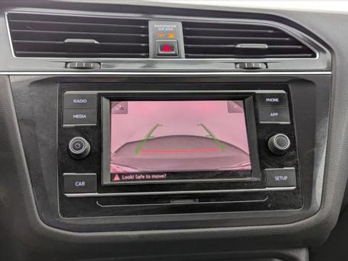 Used 2018 Volkswagen Tiguan S FWD image 27