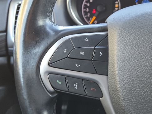 Used 2020 Jeep Grand Cherokee Laredo image 25