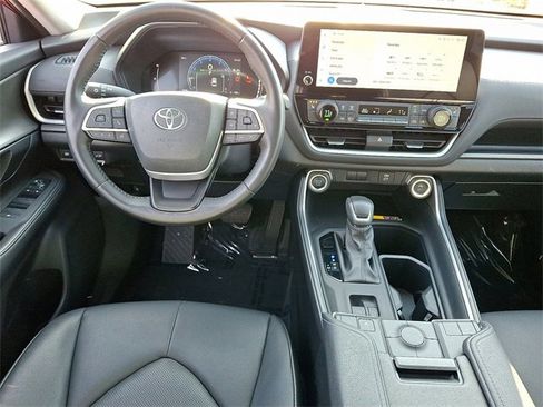 Certified 2024 Toyota Grand Highlander XLE image 12