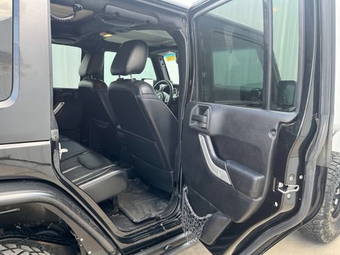 Used 2013 Jeep Wrangler Unlimited Rubicon AWD/4WD image 14