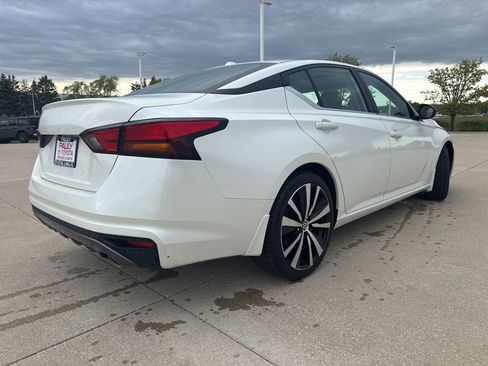 Used 2019 Nissan Altima 2.5 SR w/ SR Premium Package FWD image 3