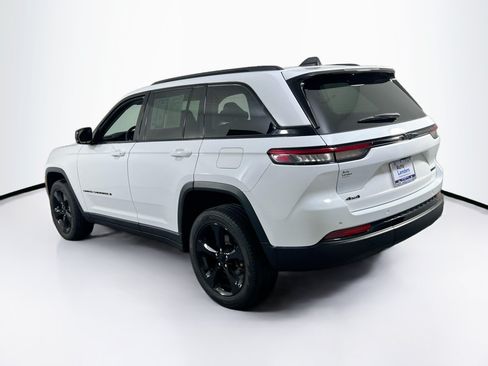 Used 2023 Jeep Grand Cherokee Limited w/ Black Appearance Package AWD/4WD image 7