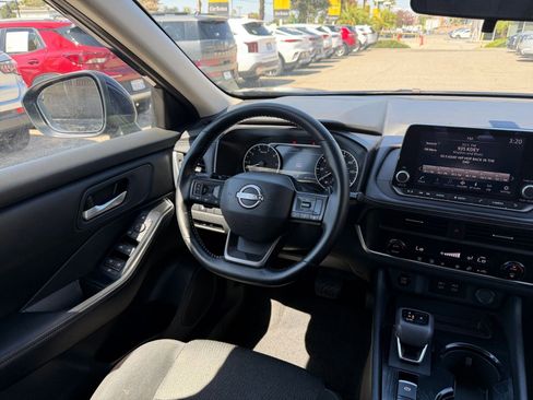 Used 2025 Nissan Rogue SV FWD image 36