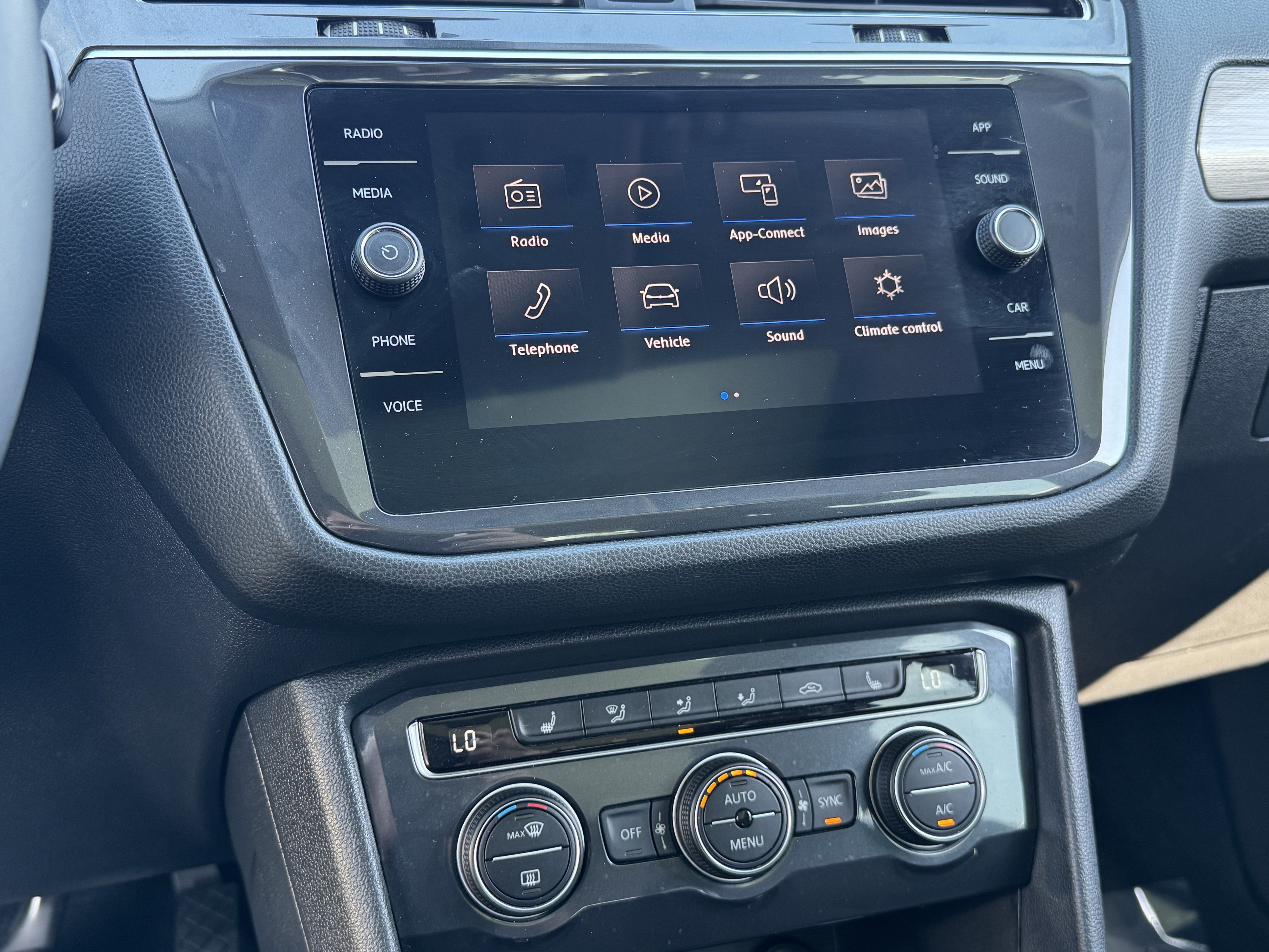 Used 2020 Volkswagen Tiguan SE w/ Panoramic Sunroof Package FWD image 19