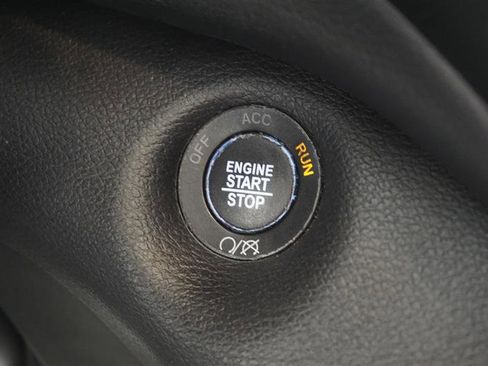 Used 2019 Jeep Cherokee Latitude Plus w/ Cold Weather Group image 16