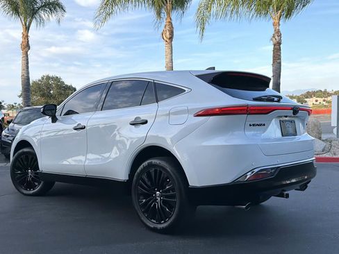 Used 2024 Toyota Venza Nightshade image 5