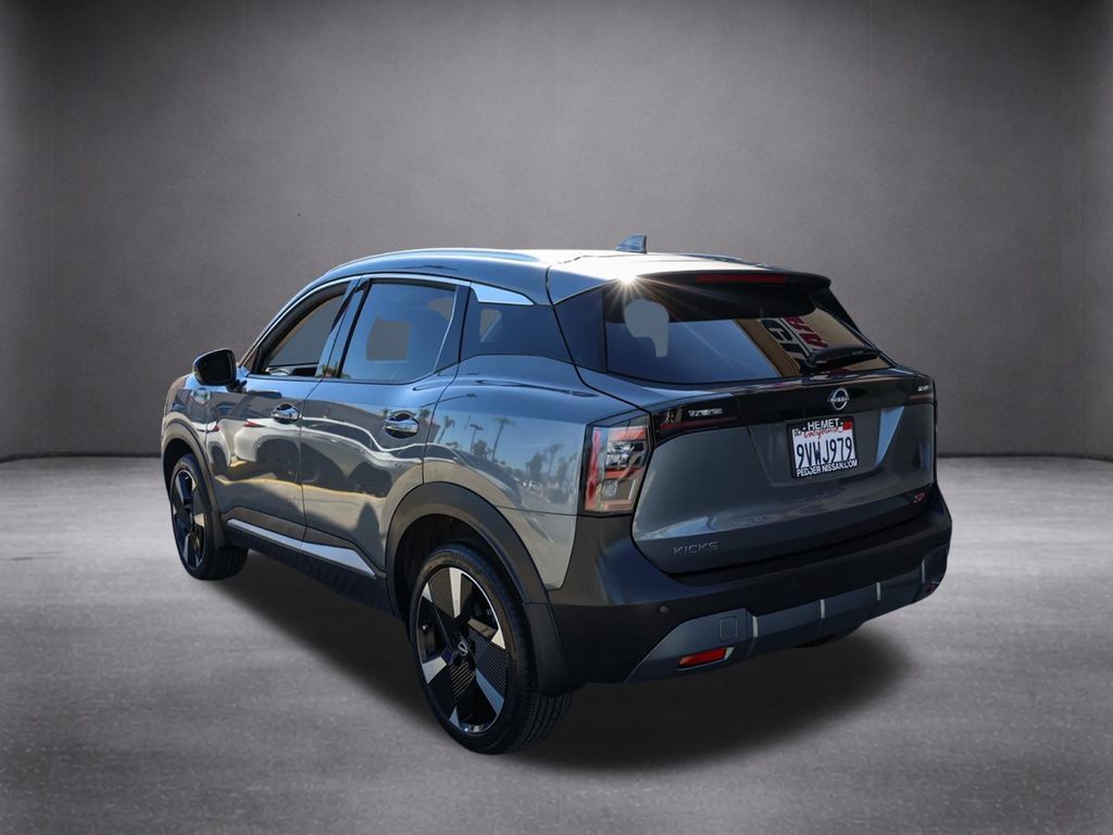 Used 2025 Nissan Kicks SR FWD image 7