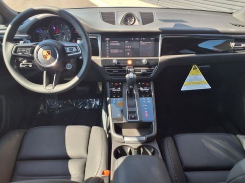 Certified 2025 Porsche Macan image 22