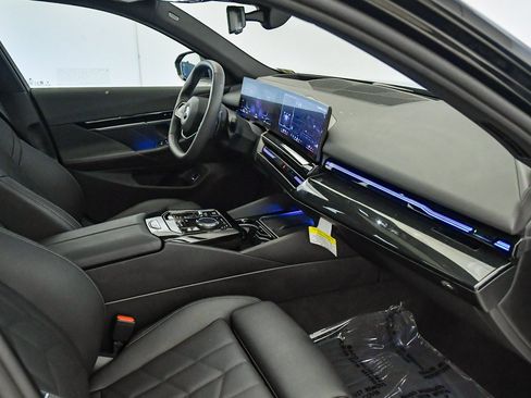 Used 2025 BMW 530i w/ Premium Package image 16