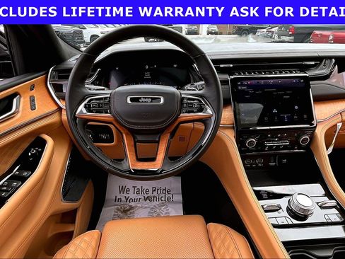 Used 2022 Jeep Grand Cherokee Summit AWD/4WD image 5