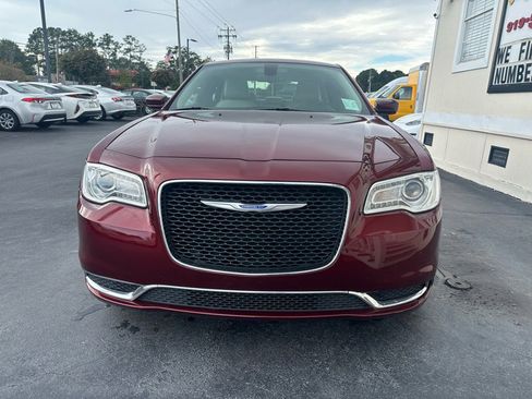 Used 2018 Chrysler 300 Touring L image 2
