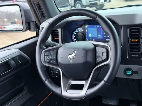 Used 2022 Ford Bronco Badlands image 23