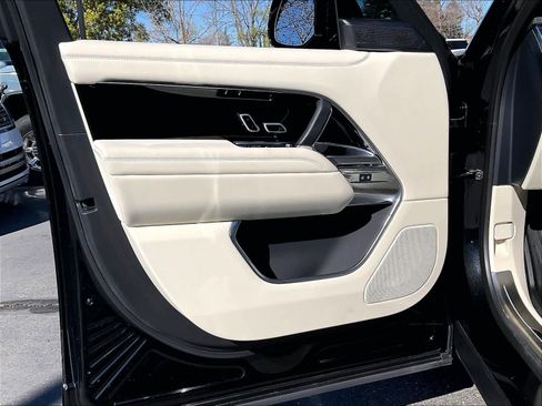 Used 2025 Land Rover Range Rover Long Wheelbase SE image 25