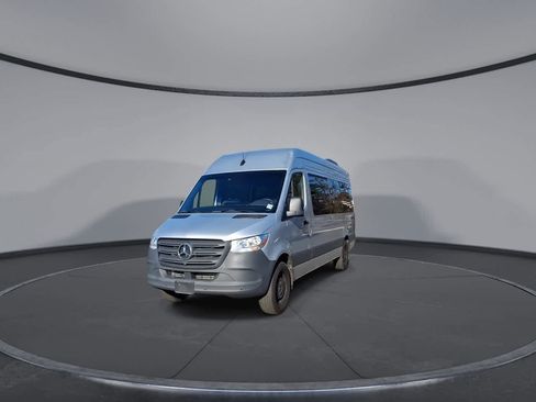 Used 2024 Mercedes-Benz Sprinter 2500 image 3