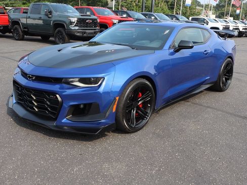 Used 2022 Chevrolet Camaro ZL1 RWD image 27