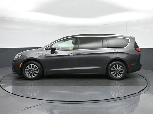 Used 2021 Chrysler Pacifica Touring-L image 4