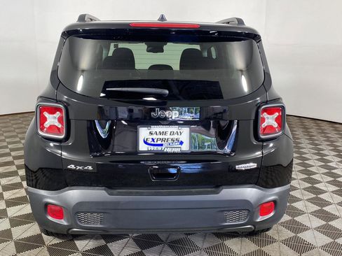 Used 2022 Jeep Renegade Latitude w/ Convenience Group AWD/4WD image 7