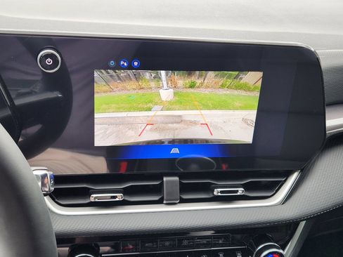 New 2027 Chevrolet Equinox LT w/ Convenience Package II FWD image 17