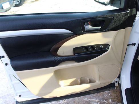 Used 2015 Toyota Highlander XLE image 9