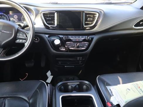Used 2019 Chrysler Pacifica Limited FWD image 9