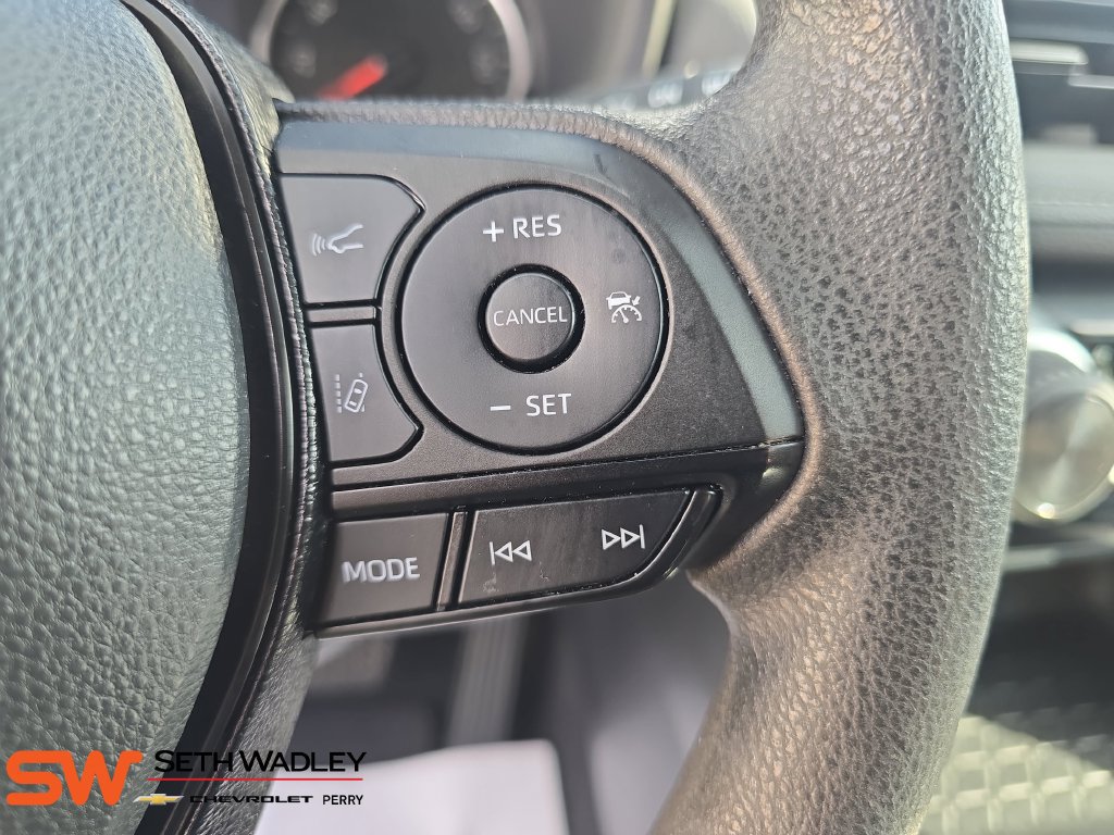 Used 2021 Toyota RAV4 LE FWD image 17