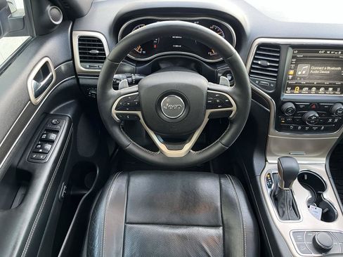 Used 2017 Jeep Grand Cherokee Limited w/ Luxury Group II AWD/4WD image 4