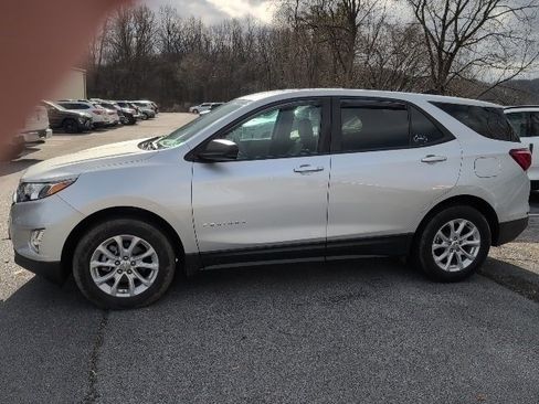 Used 2021 Chevrolet Equinox LS w/ LS Convenience Package image 5