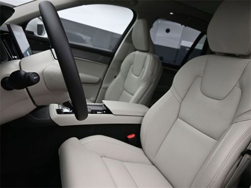 New 2026 Volvo XC90 B6 Ultra w/ Protection Package image 9