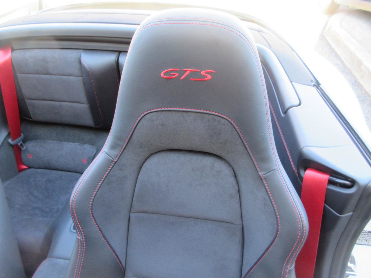 Used 2018 Porsche 911 Carrera GTS Cabriolet image 16