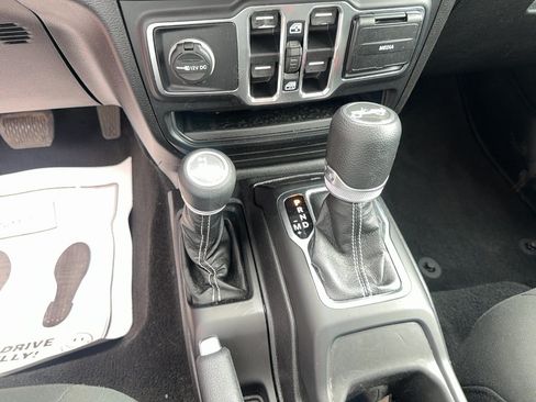 Used 2020 Jeep Wrangler Unlimited Sahara w/ Uconnect 4C Nav & Sound Group AWD/4WD image 23