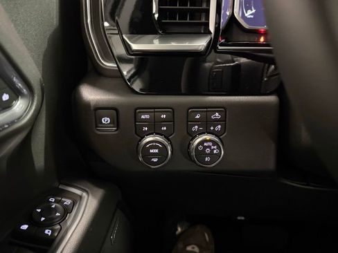 New 2026 GMC Sierra 1500 SLT w/ SLT Convenience Package image 17