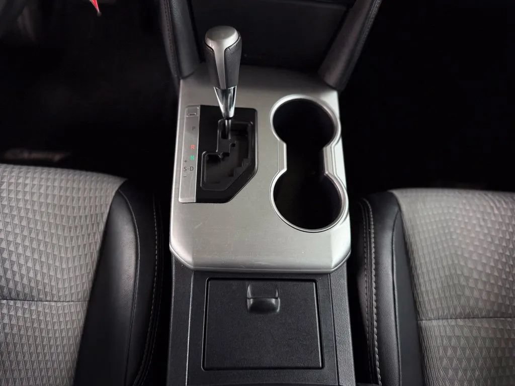 Used 2012 Toyota Camry SE FWD image 36