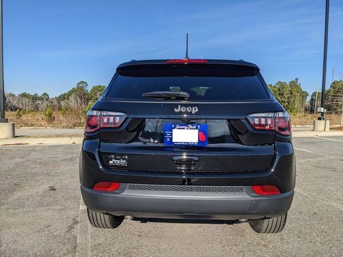 New 2026 Jeep Compass Latitude image 17