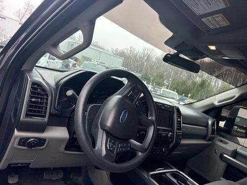 Used 2022 Ford F250 XLT w/ Black Appearance Package image 18