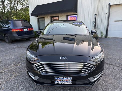 Used 2017 Ford Fusion SE w/ Equipment Group 201A FWD image 3