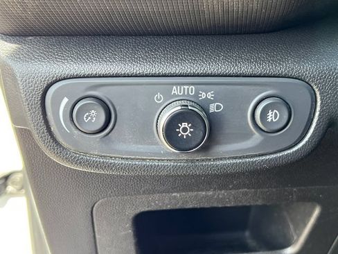 Used 2022 Chevrolet TrailBlazer LT FWD image 17