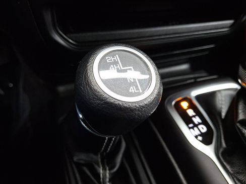 Used 2018 Jeep Wrangler Unlimited Sahara image 26