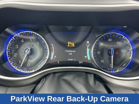 Used 2023 Chrysler Pacifica Touring-L FWD image 44