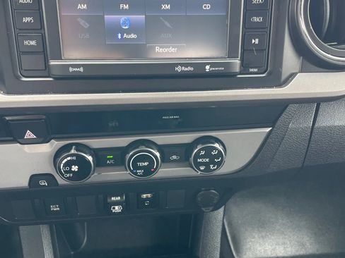 Used 2018 Toyota Tacoma 2WD Double Cab image 30